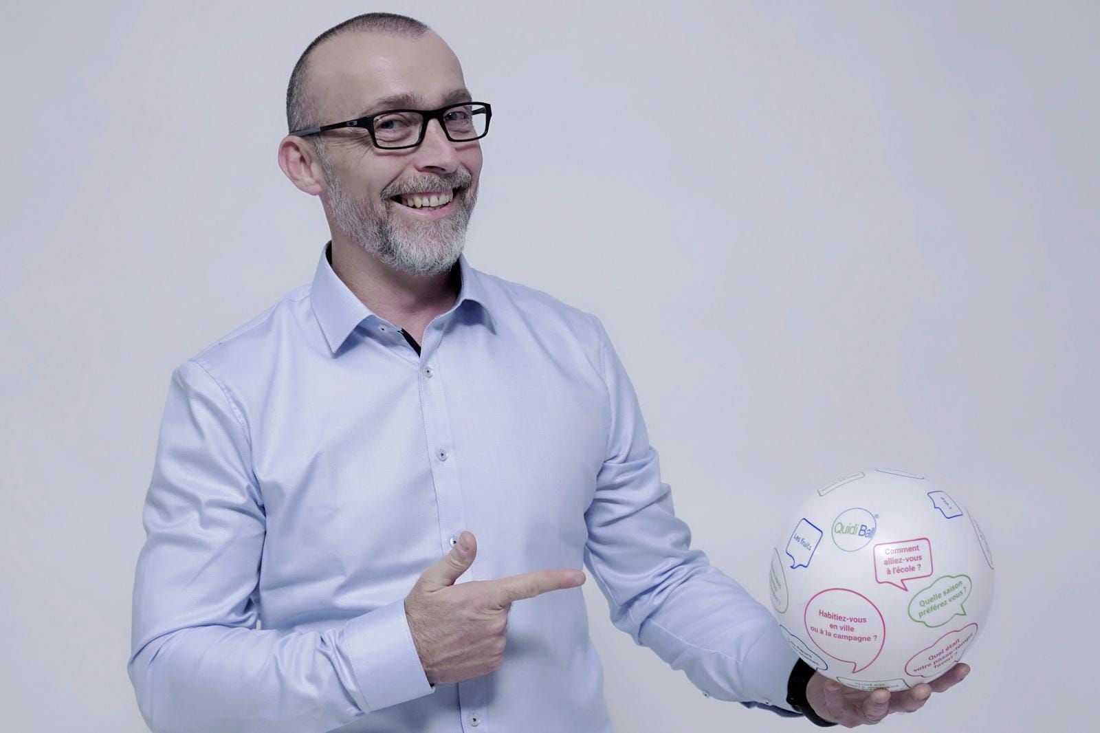 Quidi Ball® aide à stimuler la mémoire, l’équilibre et le lien social grâce à une méthode simple, adaptée aux seniors, en EHPAD comme à domicile.